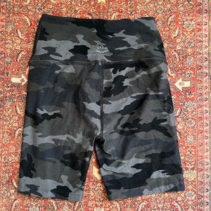 Beyond Yoga Biker shorts 5”. Grey camo, lightly used good condition size medium.